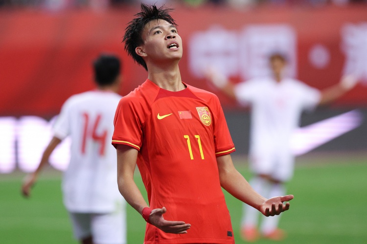 足球報(bào)：張玉寧、塞爾吉尼奧位置穩(wěn)固，王鈺棟大概率首發(fā)