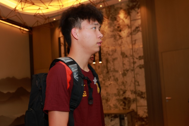 和剛才我直播時(shí)候分析的一樣印尼主攻右路，王鈺棟狀態(tài)不錯(cuò)有機(jī)會(huì)