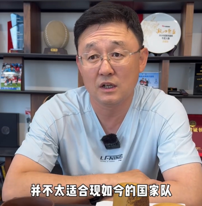 孫繼海：菱形中場不適合現(xiàn)在國足，王鈺棟內(nèi)心強大給我很深印象