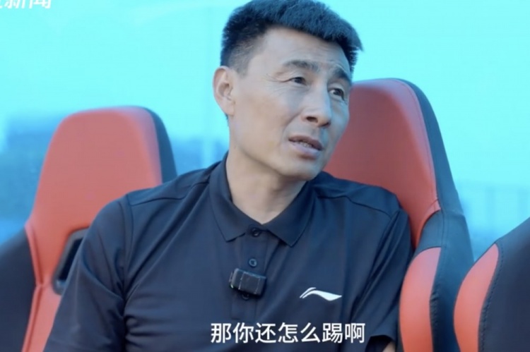 李瑋鋒：國足踢新加坡都這么費勁，那這球還怎么踢呢？