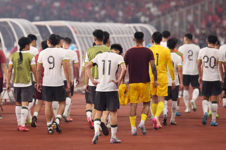 足球報：國足選帥難度大，建議接軌主流、全面研判、提升預(yù)算