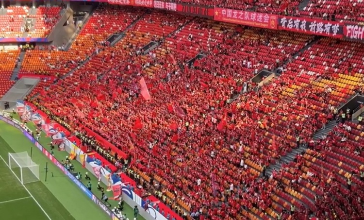 博主曬國足收官戰(zhàn)現(xiàn)場情況：王鈺棟、劉誠宇、汪士欽提前進(jìn)場