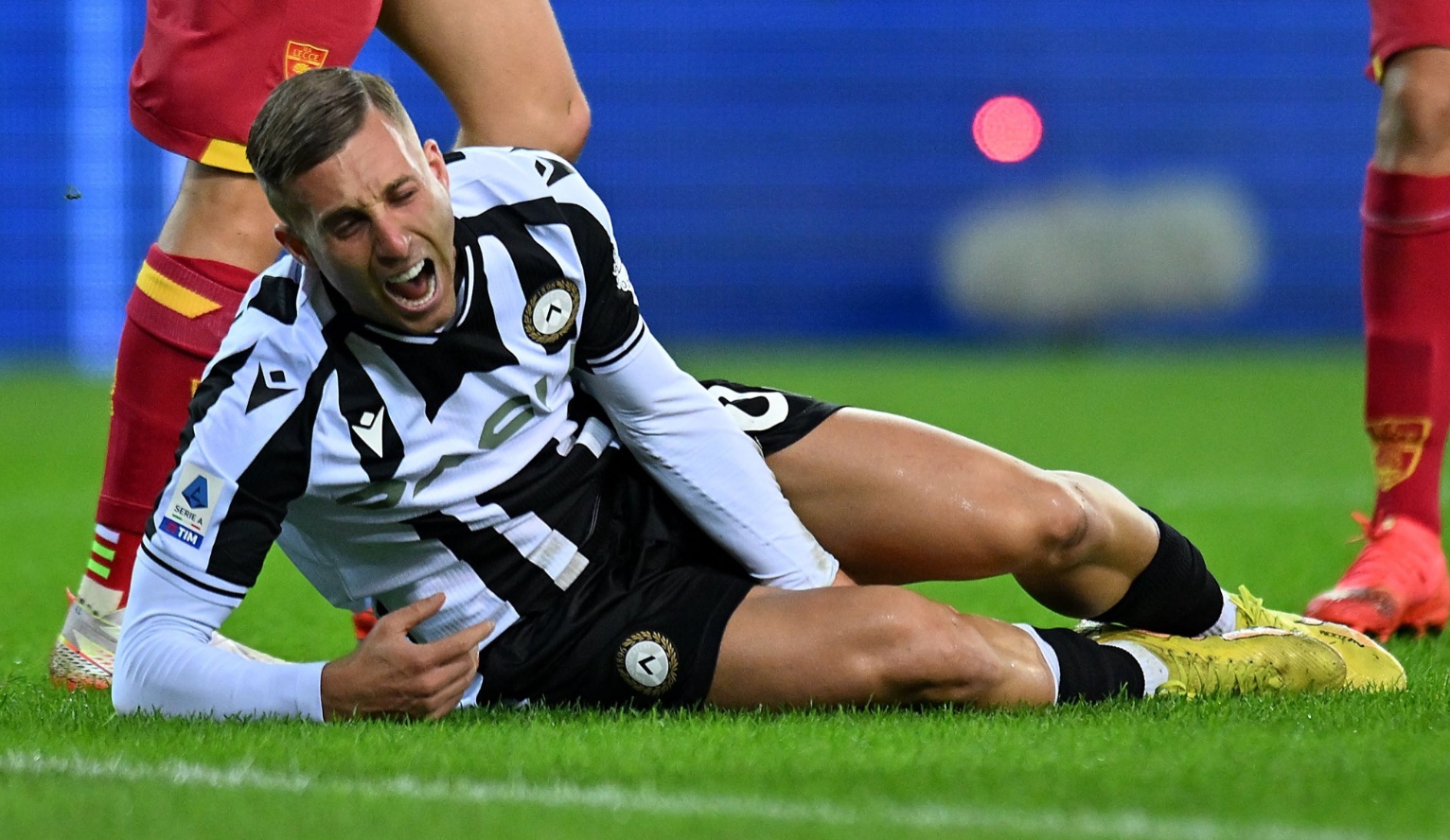 ??兩年半沒踢球！31歲德烏洛費(fèi)烏：傷病如同殘疾，多次想過退役