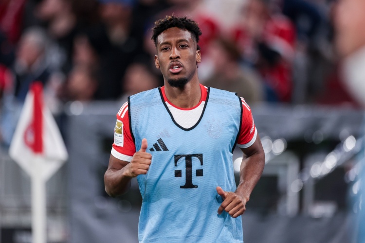 記者：盡管有沙特球隊(duì)有意科曼，但球員本人不想去沙特