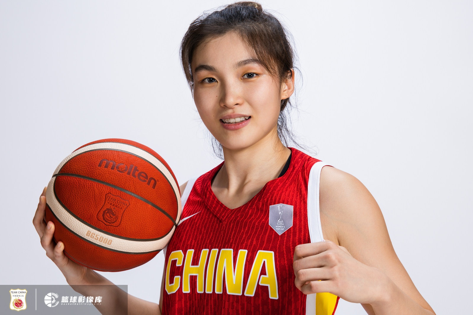 游刃有余！中國(guó)女籃半場(chǎng)領(lǐng)先印尼女籃29分 翟若云9分&張子宇7分