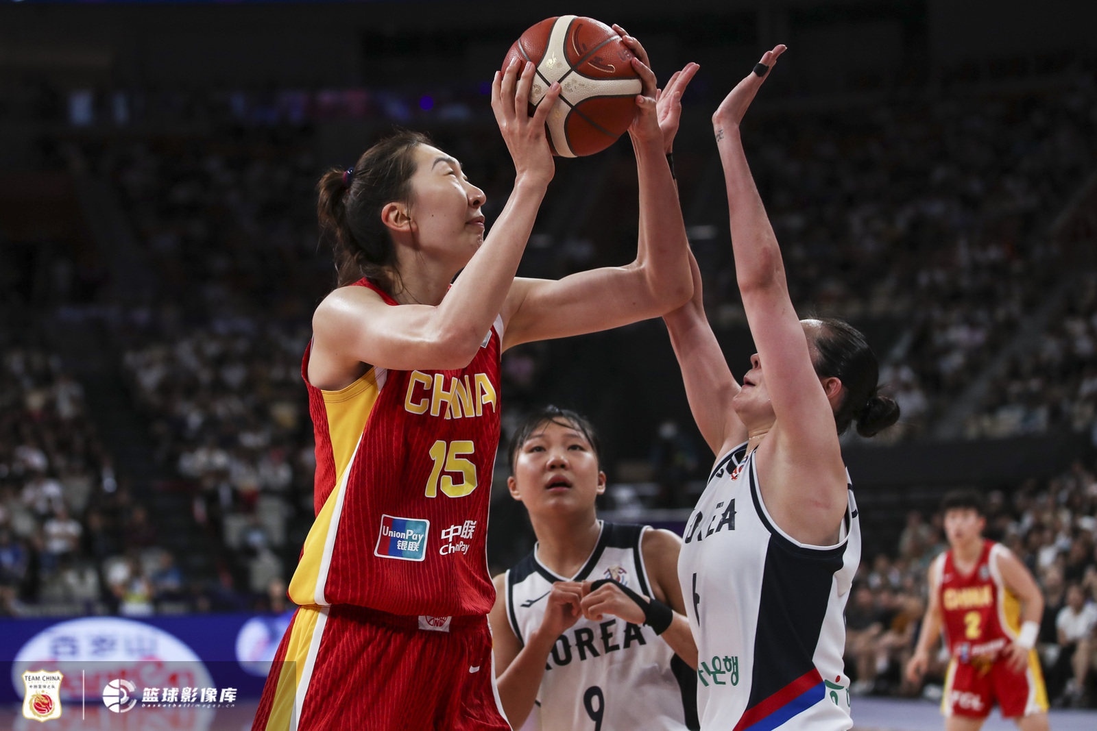 狀態(tài)出眾！韓旭小組賽場均只打18分鐘 得13.3分7.3板 命中率65.3%