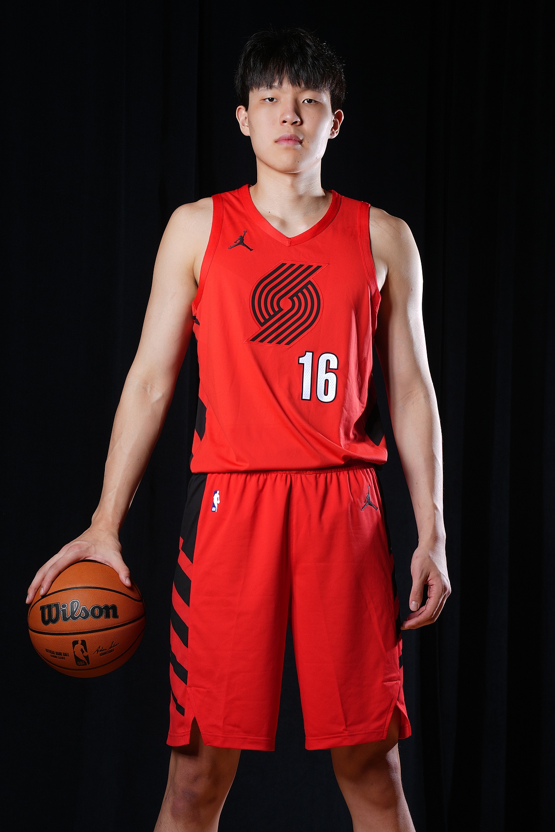 楊瀚森：我沒能統(tǒng)治低位 休賽期增重 要打得更加適應(yīng)NBA的節(jié)奏