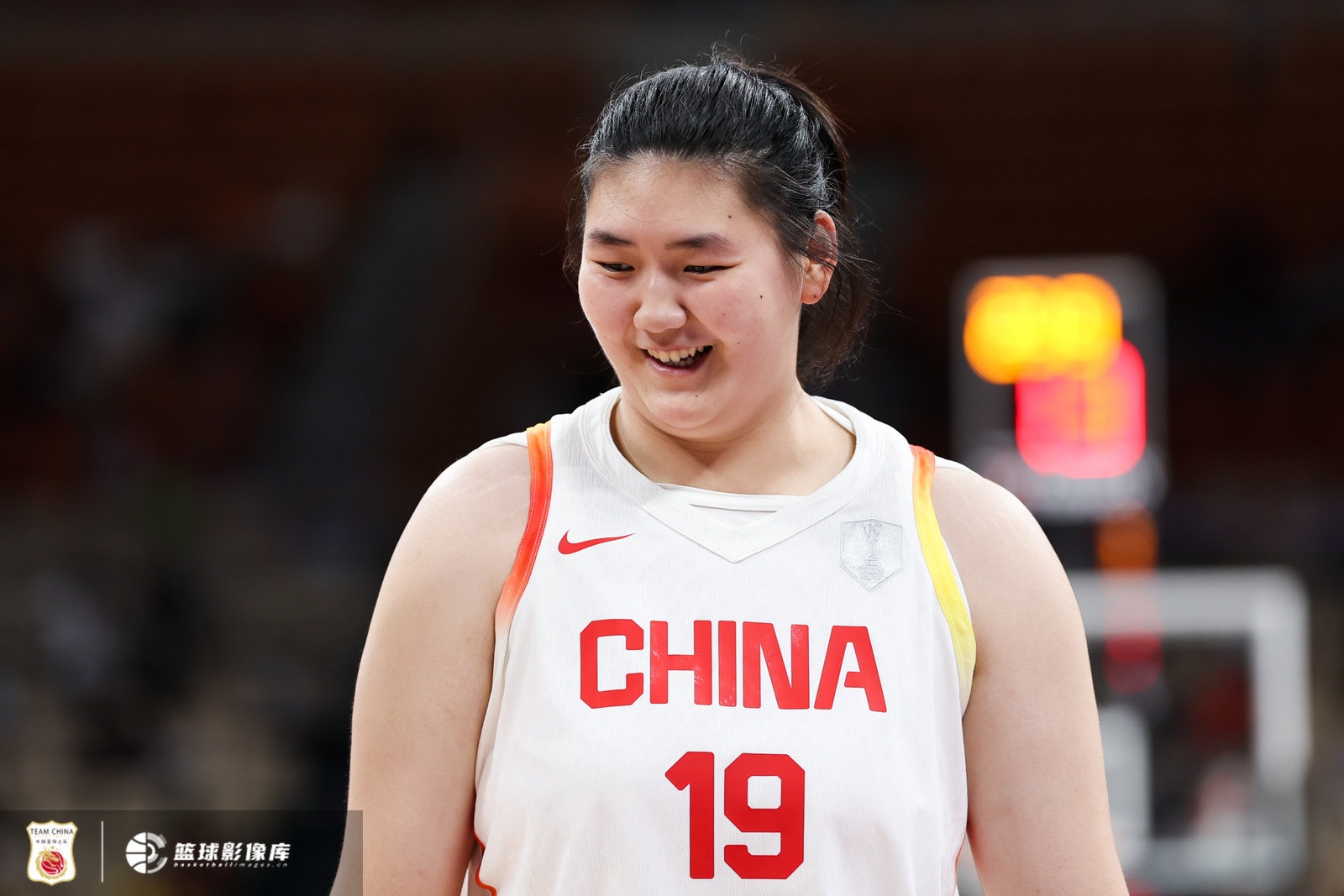 亞洲杯半決賽！季孟年：中國女籃面對日本隊有至少10-15分的優(yōu)勢