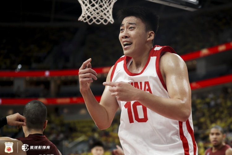 可圈可點！20歲王俊杰17分鐘7中3拿到8分4板 三分4中2