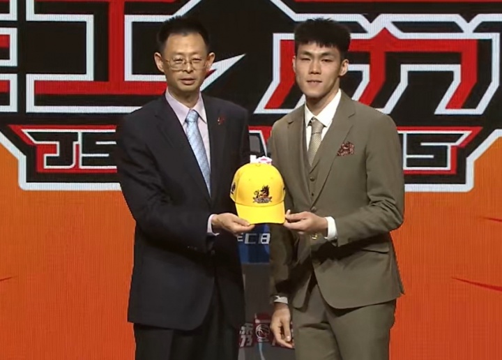 ??探花水不了？2025CBA選秀大會：江蘇用探花簽選中龐崢麟
