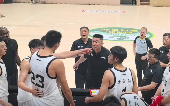 杜鋒徐昕爭執(zhí)？媒體人：以前球員被罵習(xí)慣 如今00后不慣著這一套