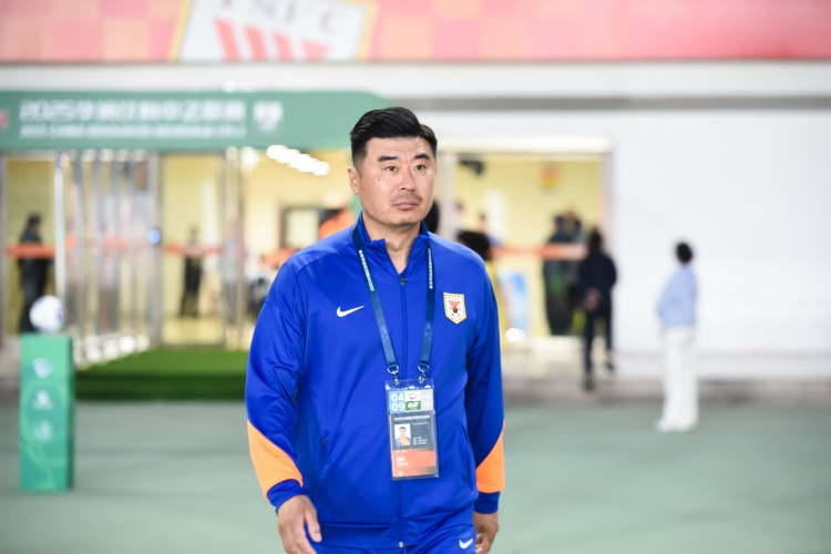韓鵬：換下克雷桑因他腰部有些傷，李小恒、彭逸翔登場(chǎng)后效果不錯(cuò)