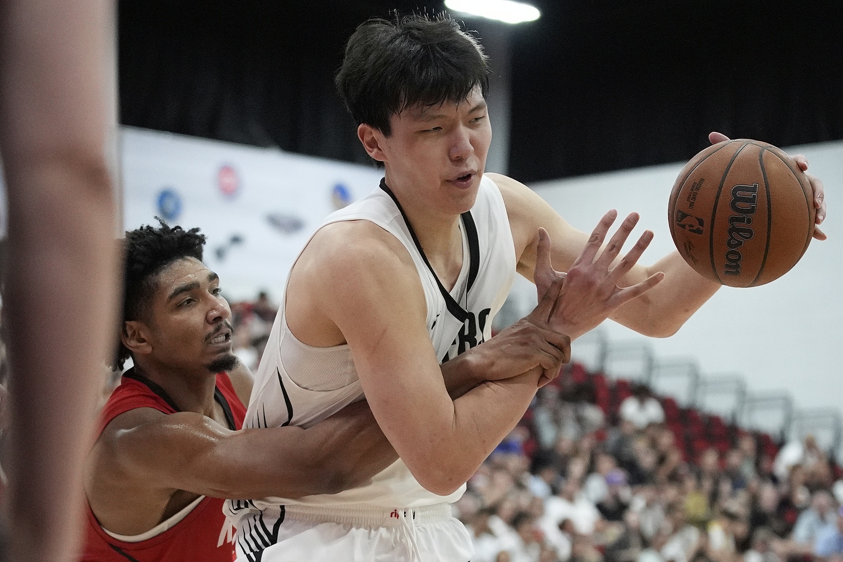 隊記：楊瀚森不了解NBA的風(fēng)格 低位運球不能超過2次否則會被拍走
