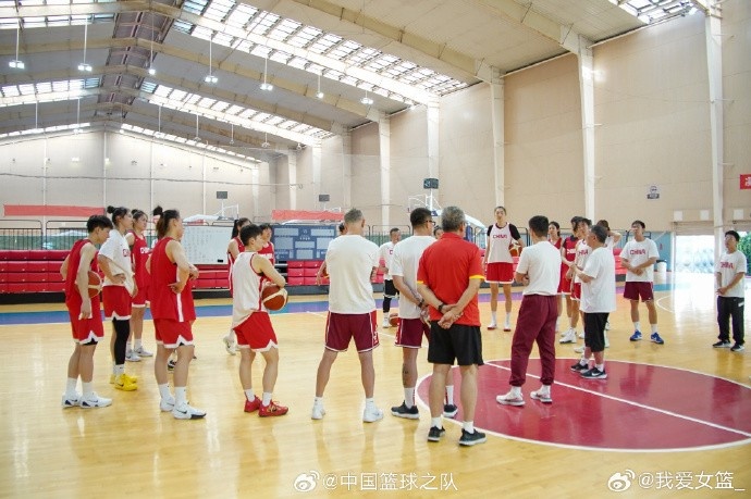 還剩16名球員！王佳琦和周靜均因傷暫時退出中國女籃集訓