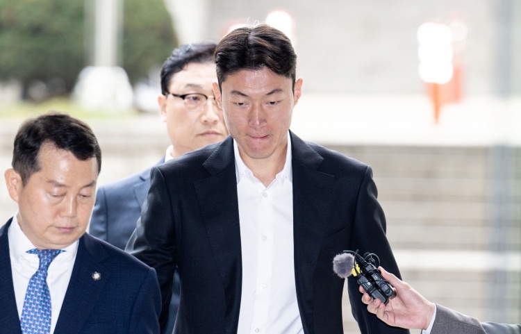 非法拍性愛視頻！韓足協(xié)官方：黃義助被永久除名，在國(guó)內(nèi)遭禁足