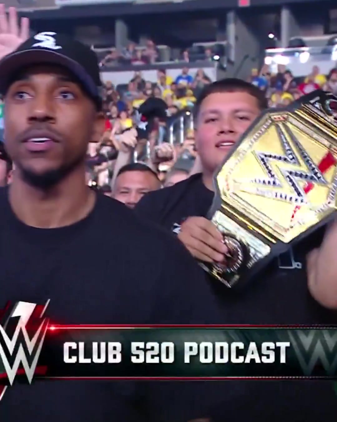 忠實(shí)摔迷！哈利伯頓和蒂格現(xiàn)場(chǎng)觀戰(zhàn)WWE“摔角狂歡”賽事