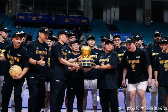 成功衛(wèi)冕，我們做到了！來看香港金牛奪冠頒獎圖集！