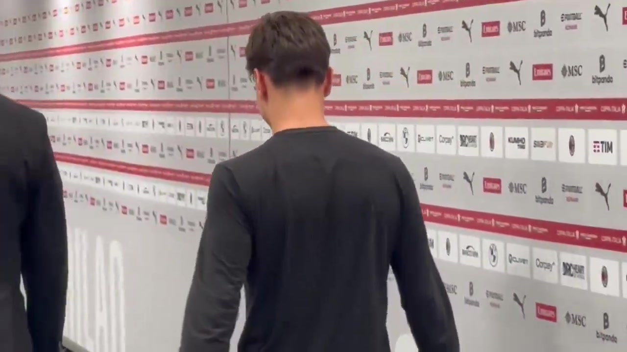 米蘭傷員亞沙里在圣西羅露面，回應(yīng)記者提問：挺好的，好多了