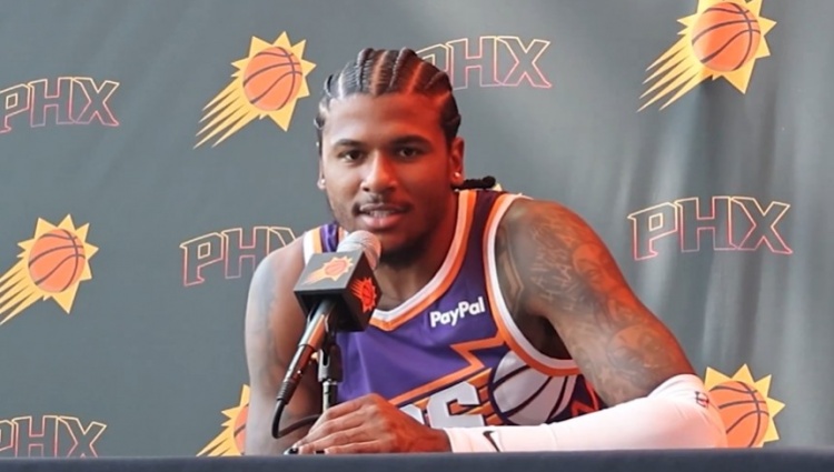 杰倫-格林：主帥強(qiáng)調(diào)進(jìn)攻空間要拉得更開 我們打快速?gòu)?qiáng)硬的籃球