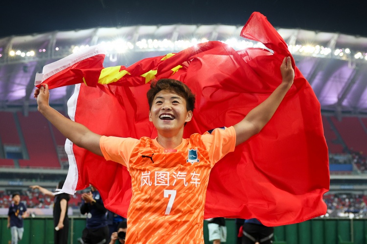 率武漢女足亞冠奪冠！官方：王霜入選亞足聯(lián)年度最佳女足球員候選