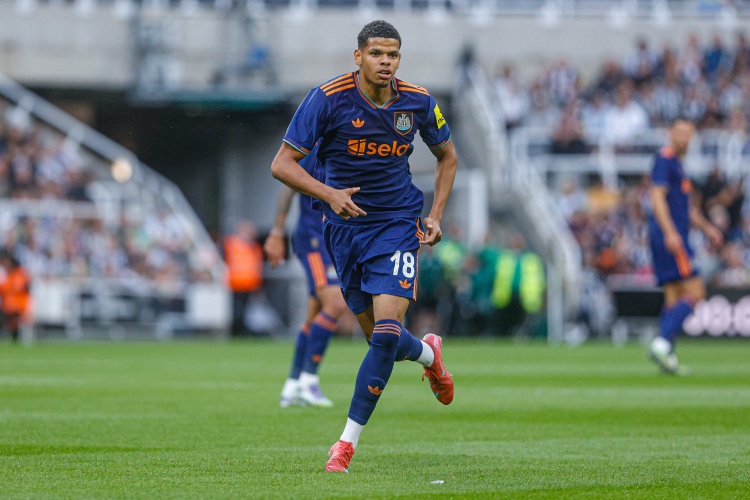 埃迪-豪：奧蘇拉踢得很好，我在考慮英超給他首發(fā)機會