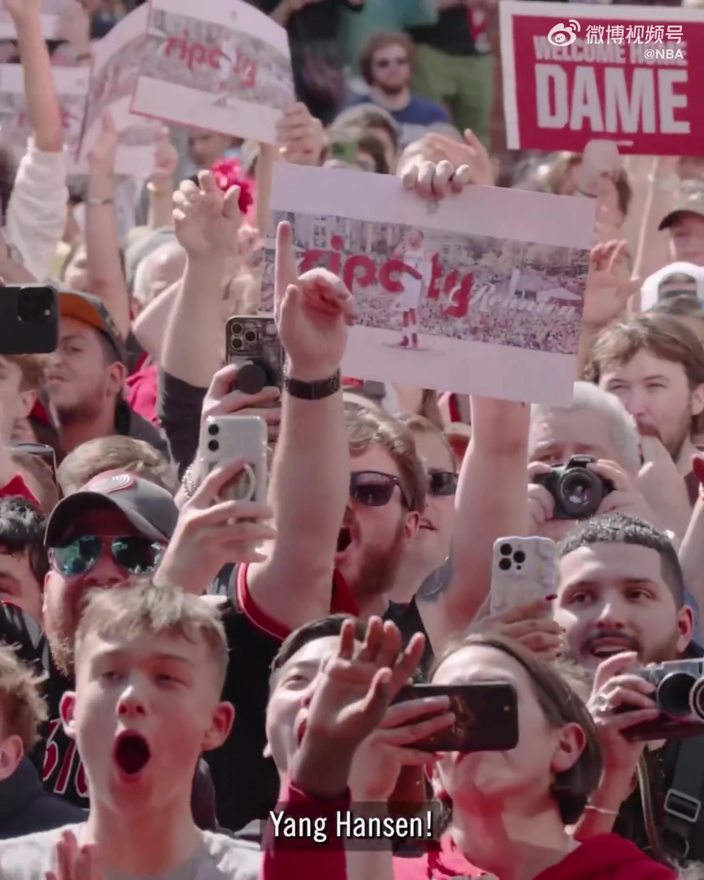 楊瀚森現(xiàn)身利拉德球迷見面會(huì) 利拉德中文巨標(biāo)準(zhǔn)：你好！Brother！