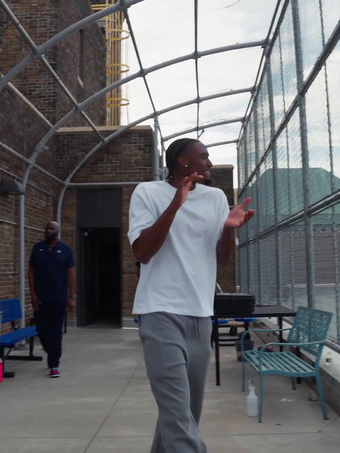 真的帥?。?6人眾球員第一眼看到經(jīng)典款復(fù)古球衣的反應(yīng)