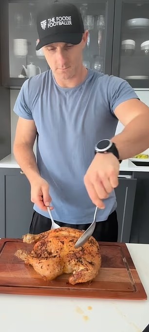 郵報(bào)：前英超球員皮尤退役后成為美食博主，分享健康食譜并教做菜