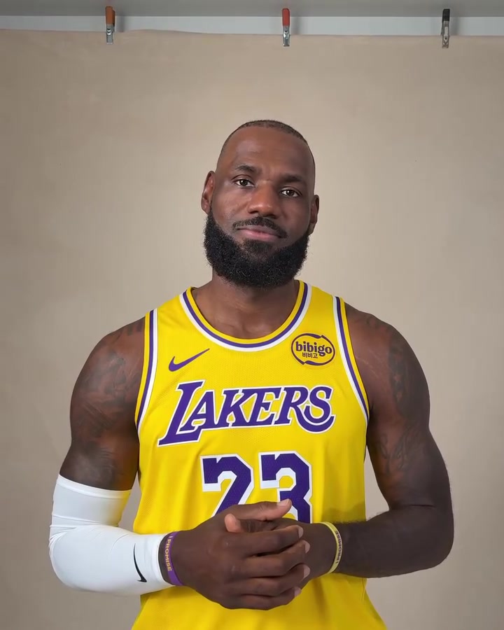 超過70名球員在你NBA首秀后出生？詹姆斯做搞怪表情難以置信